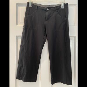 Patagonia Size 8 black capris